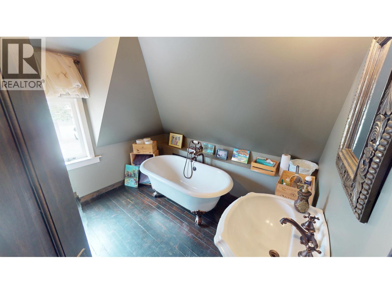 558 FRONT STREET - 24