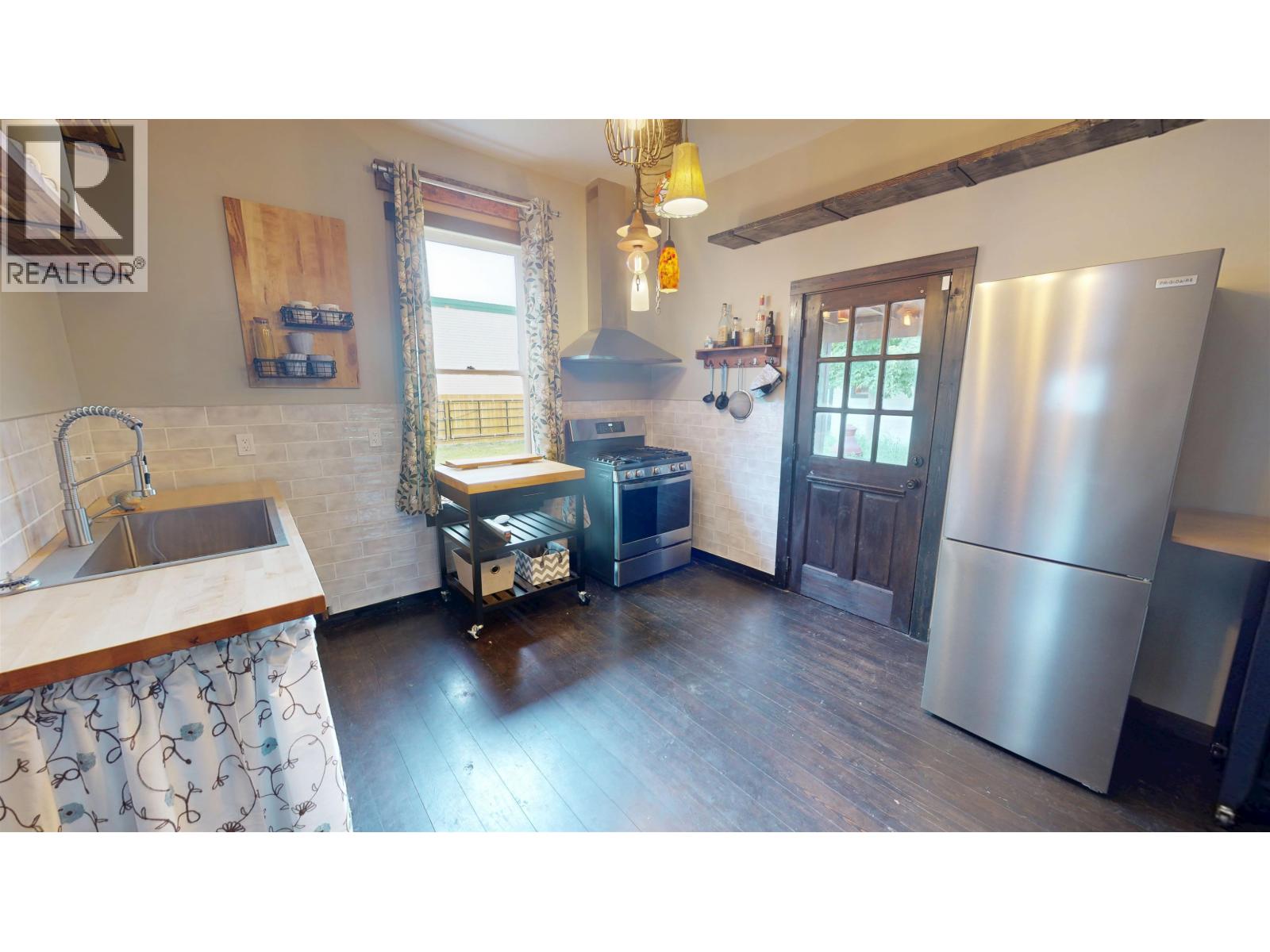 558 FRONT STREET - Image 4