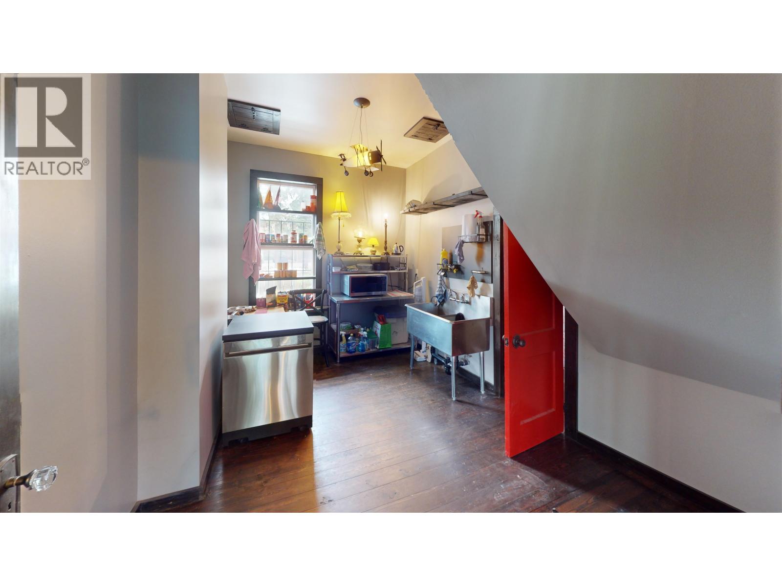 558 FRONT STREET - 19