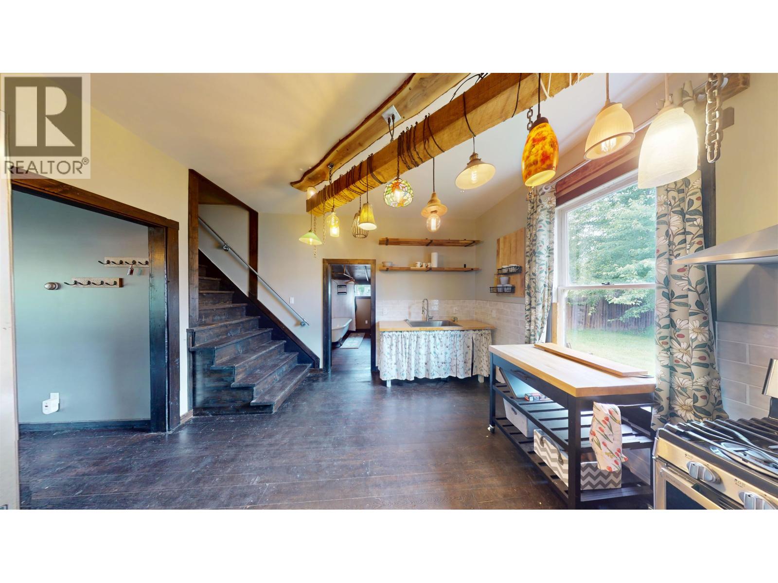 558 FRONT STREET - 2
