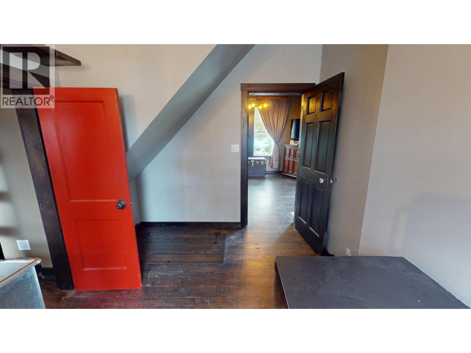 558 FRONT STREET - 20