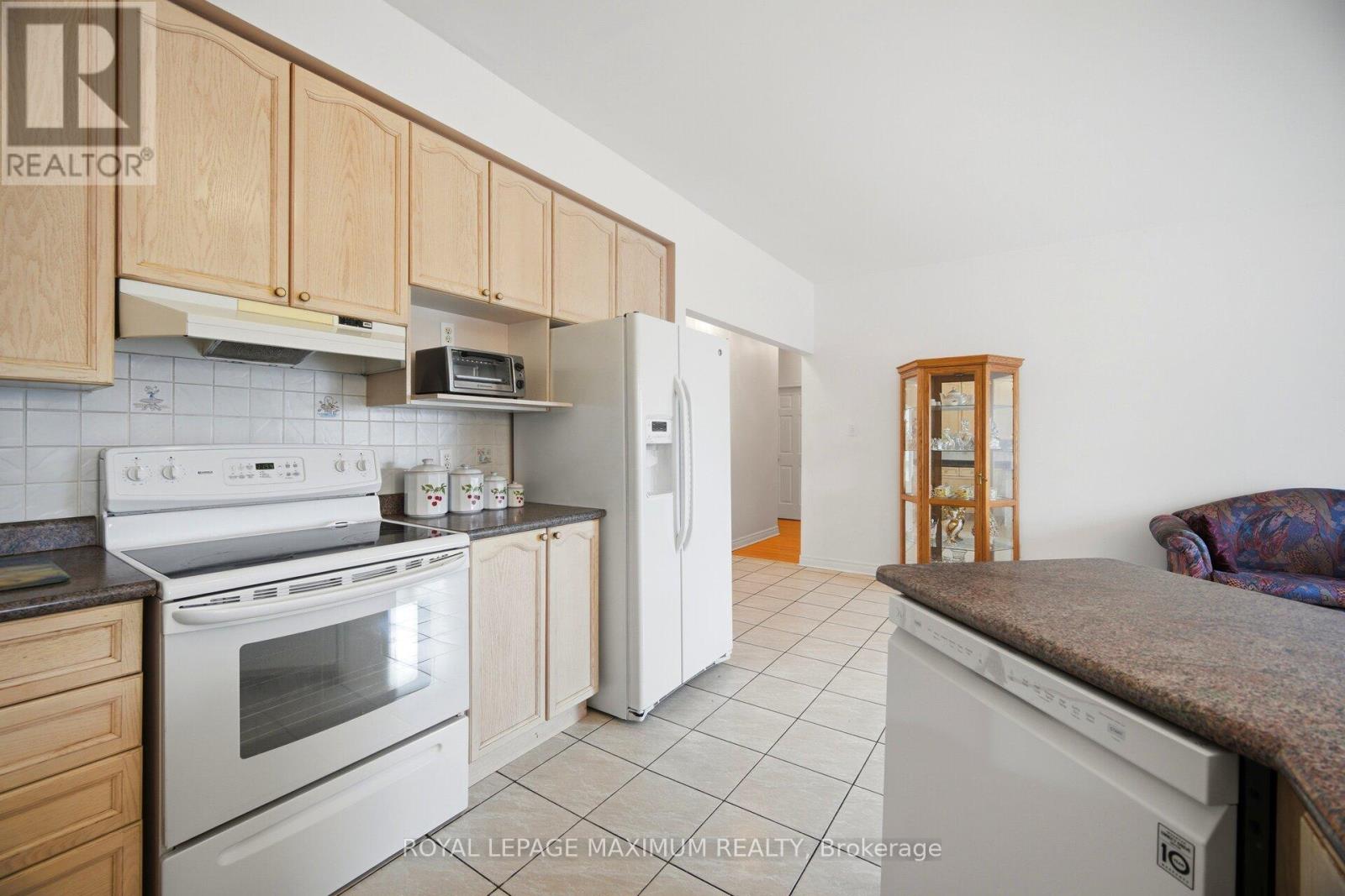 34 KIRKWOOD CRESCENT - 14