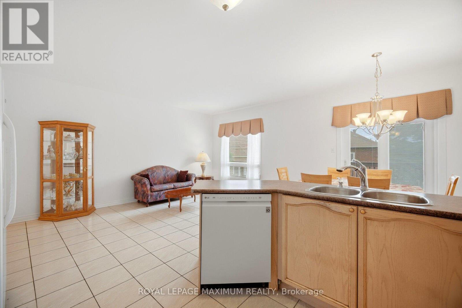 34 KIRKWOOD CRESCENT - 15