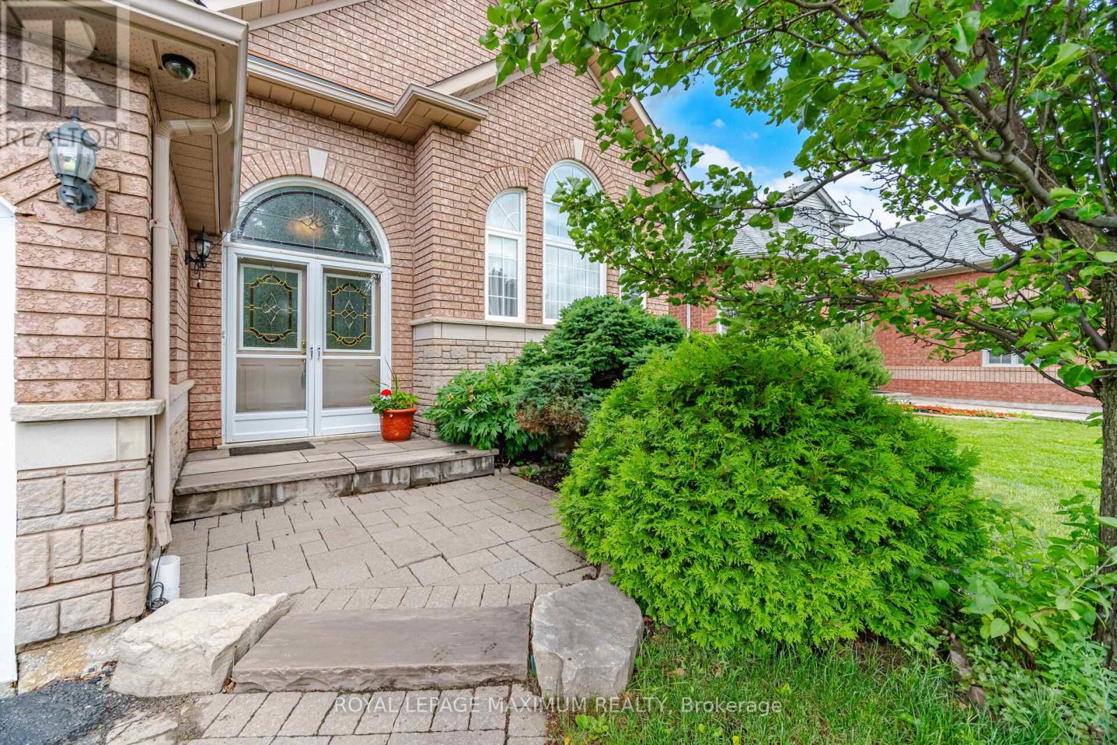34 KIRKWOOD CRESCENT - 2