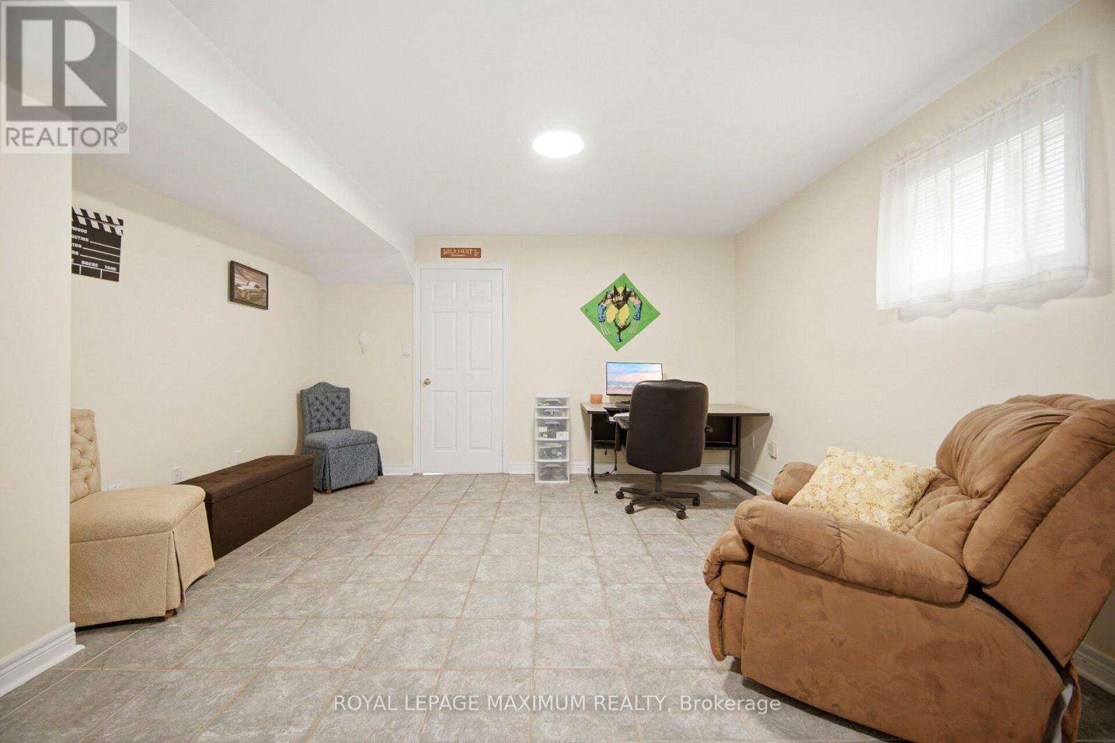 34 KIRKWOOD CRESCENT - 38