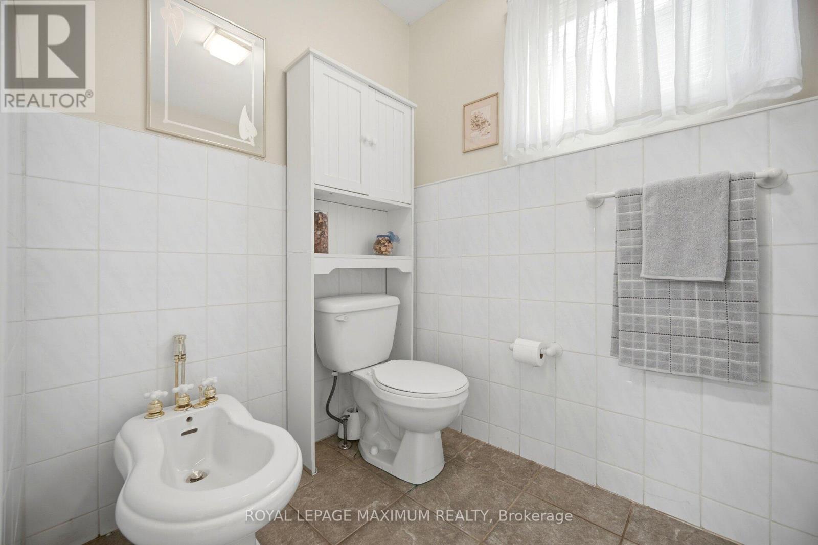 34 KIRKWOOD CRESCENT - 40