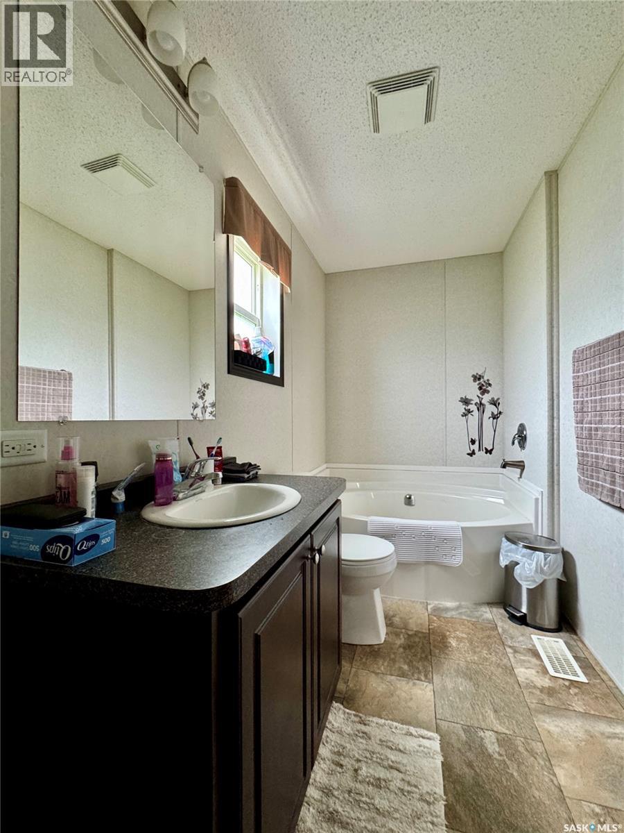 511 Arundel AVENUE S — photo 32
