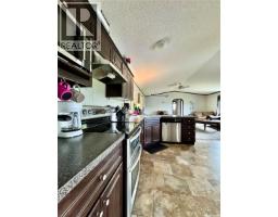 Enclosed porch - 511 Arundel Avenue S, Bredenbury, SK S0A2A0 Photo 8