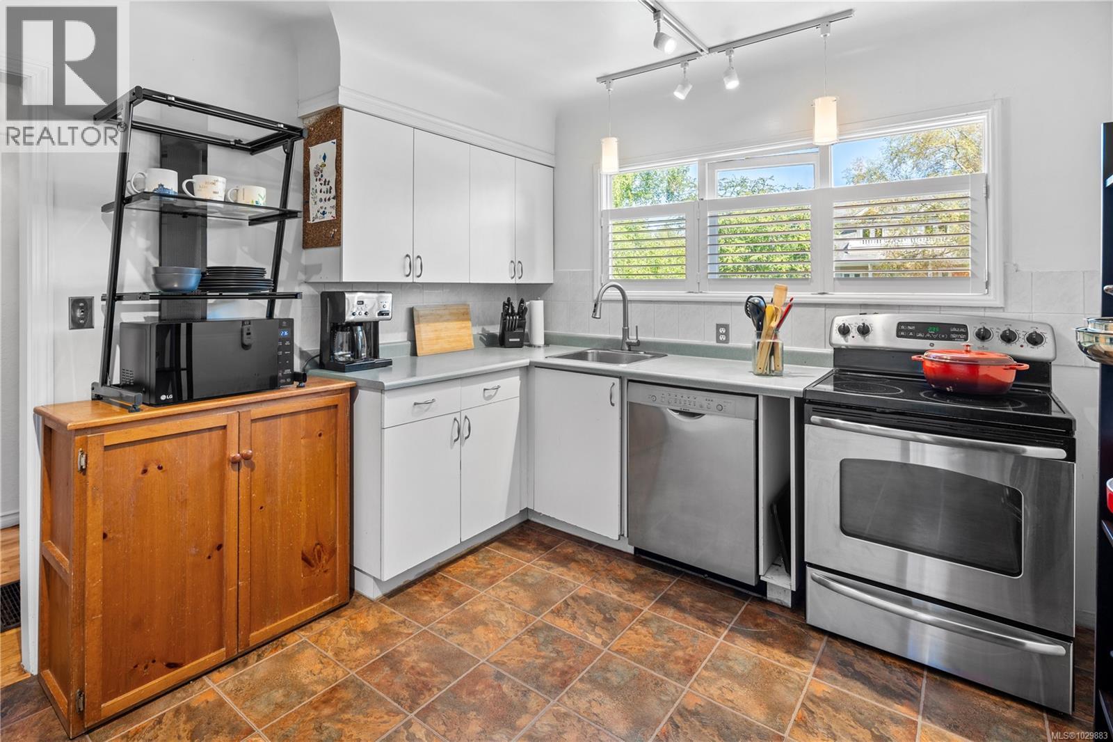 1451 Brooke St - 7