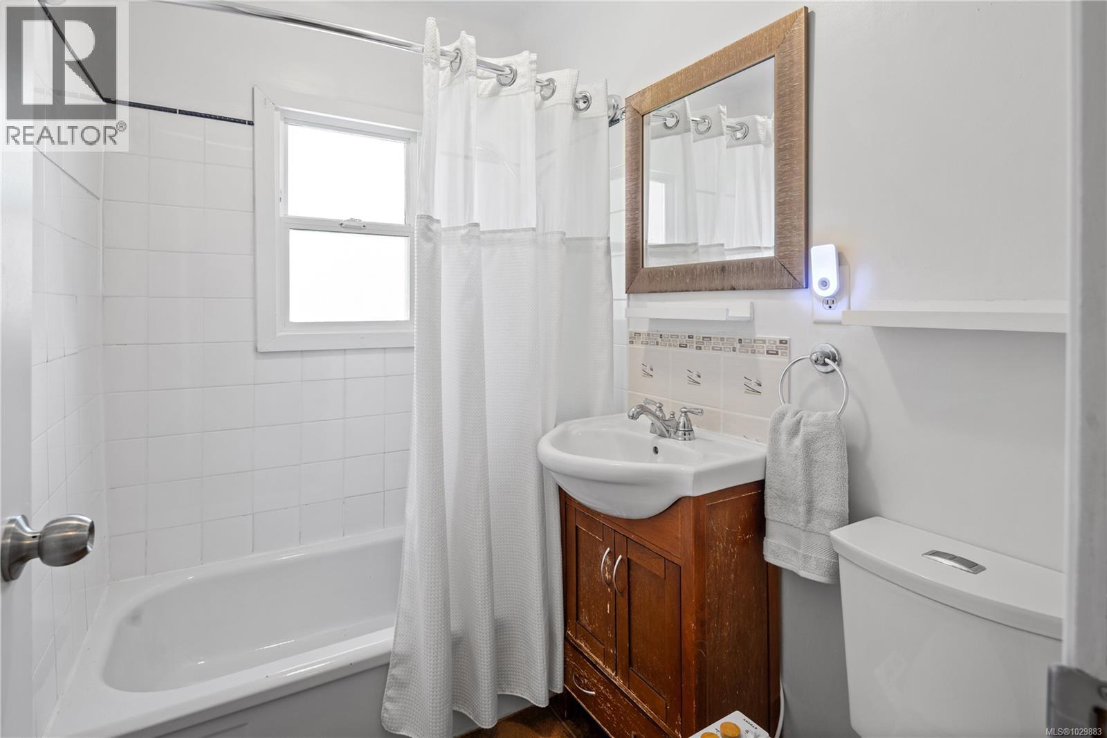1451 Brooke St - 11