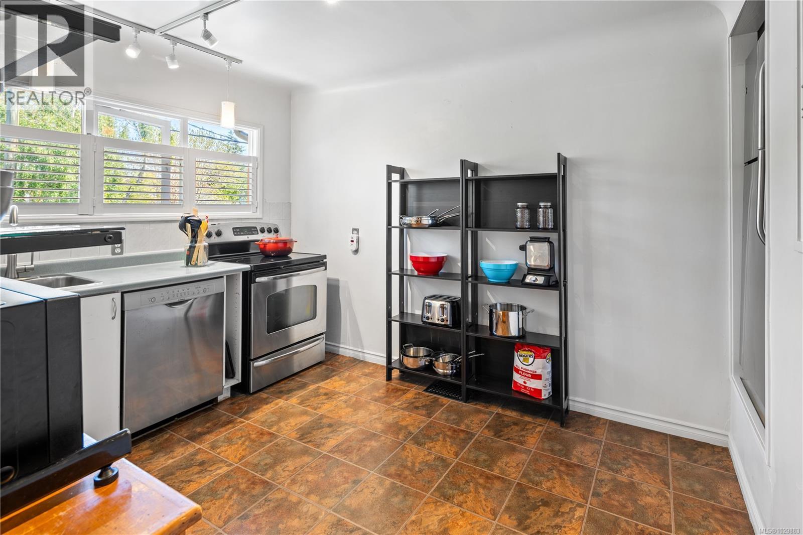 1451 Brooke St - 6