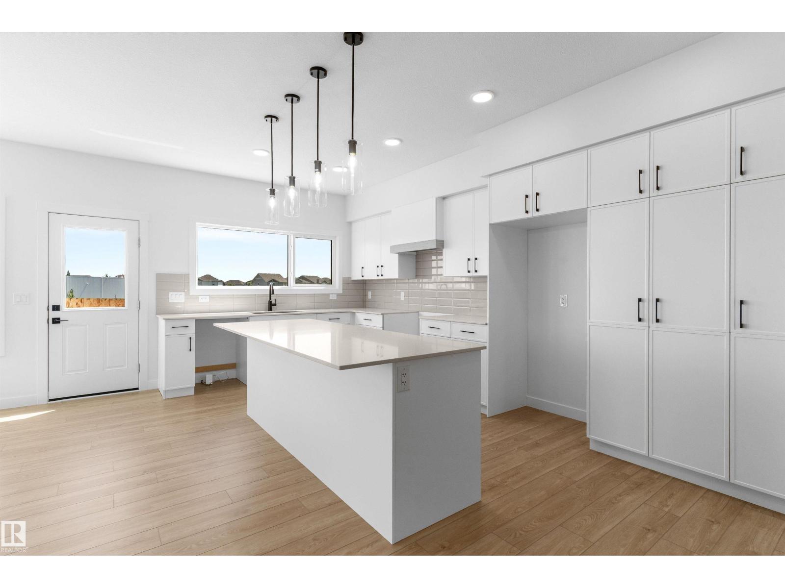 20707 40 AV NW - 11