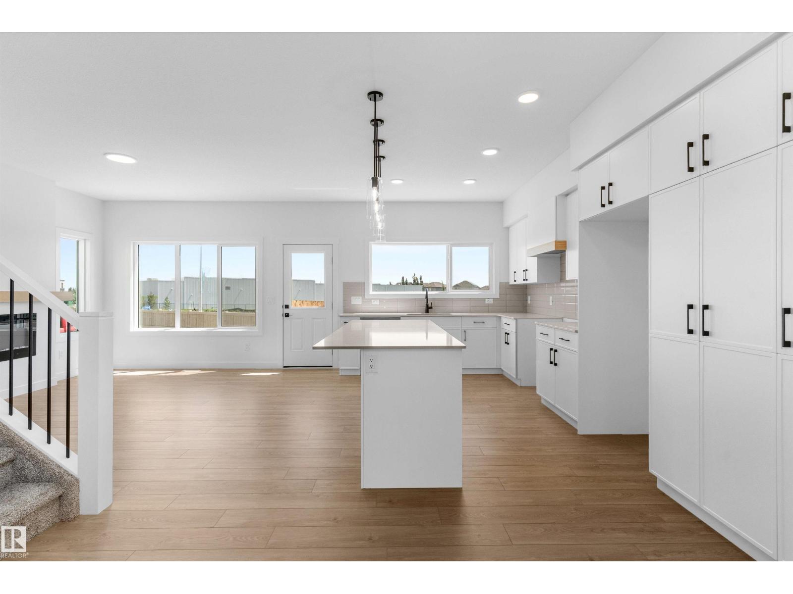 20707 40 AV NW - 12