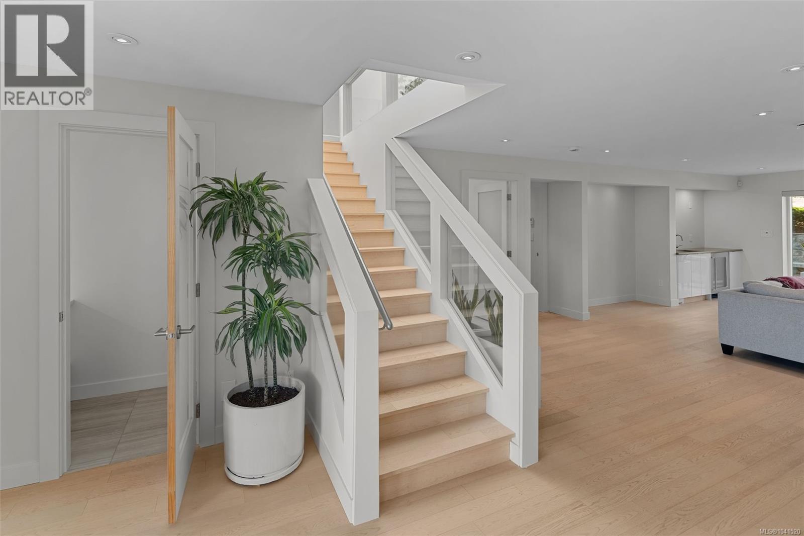  321 Foul Bay Road, Oak Bay
