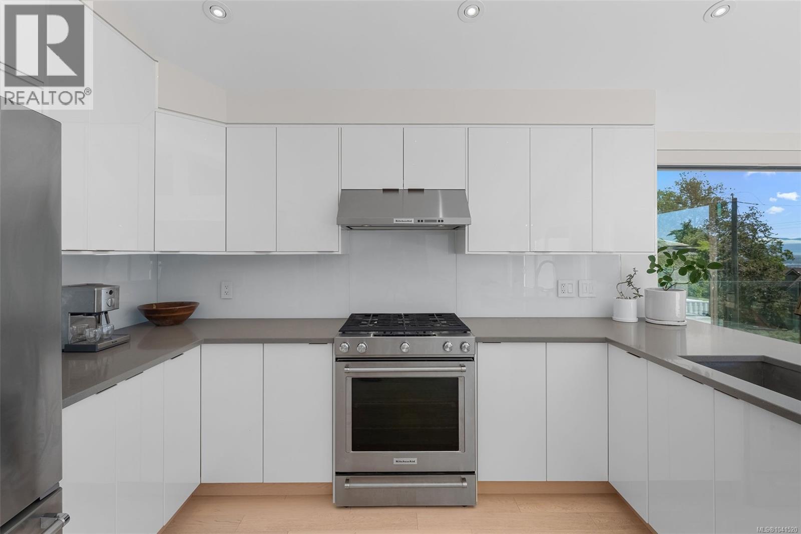  321 Foul Bay Road, Oak Bay