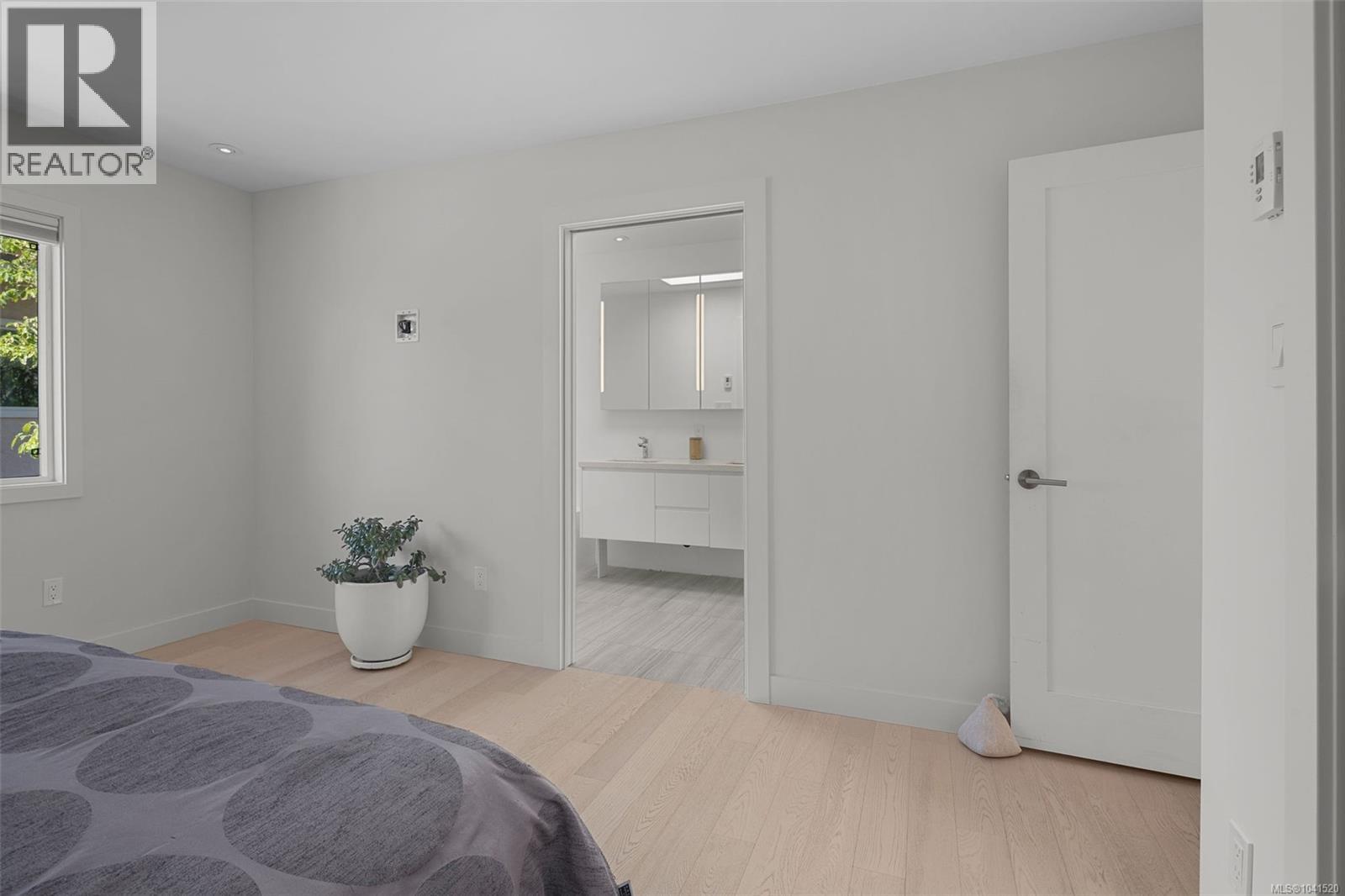  321 Foul Bay Road, Oak Bay
