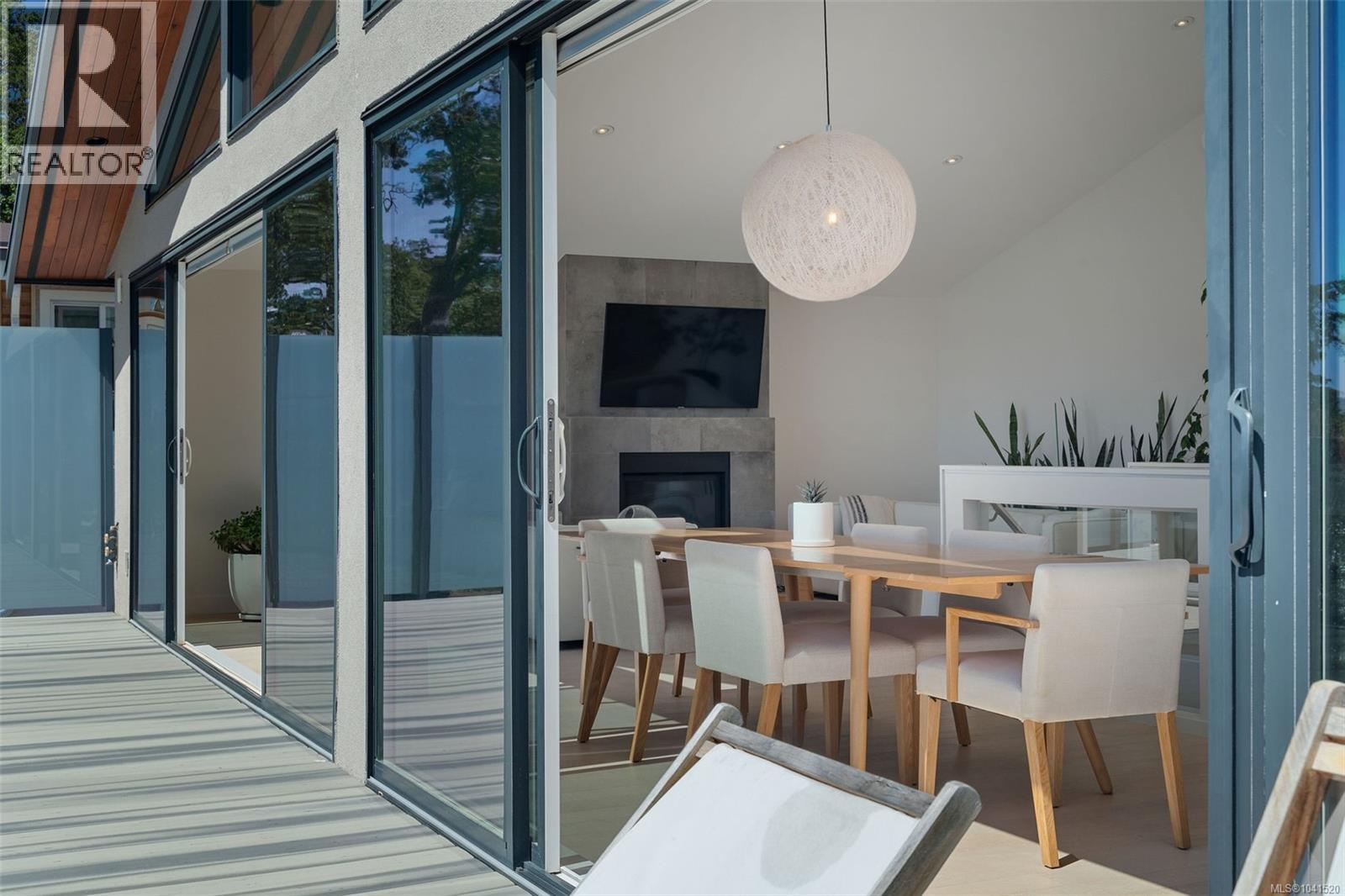  321 Foul Bay Road, Oak Bay