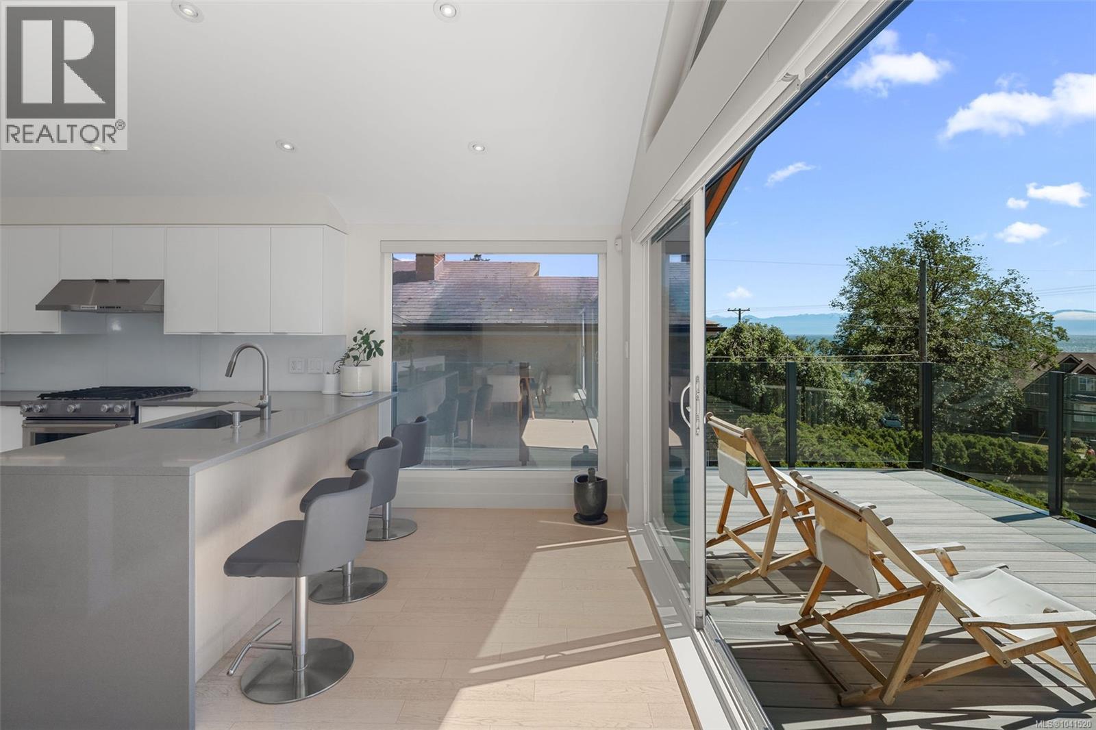  321 Foul Bay Road, Oak Bay