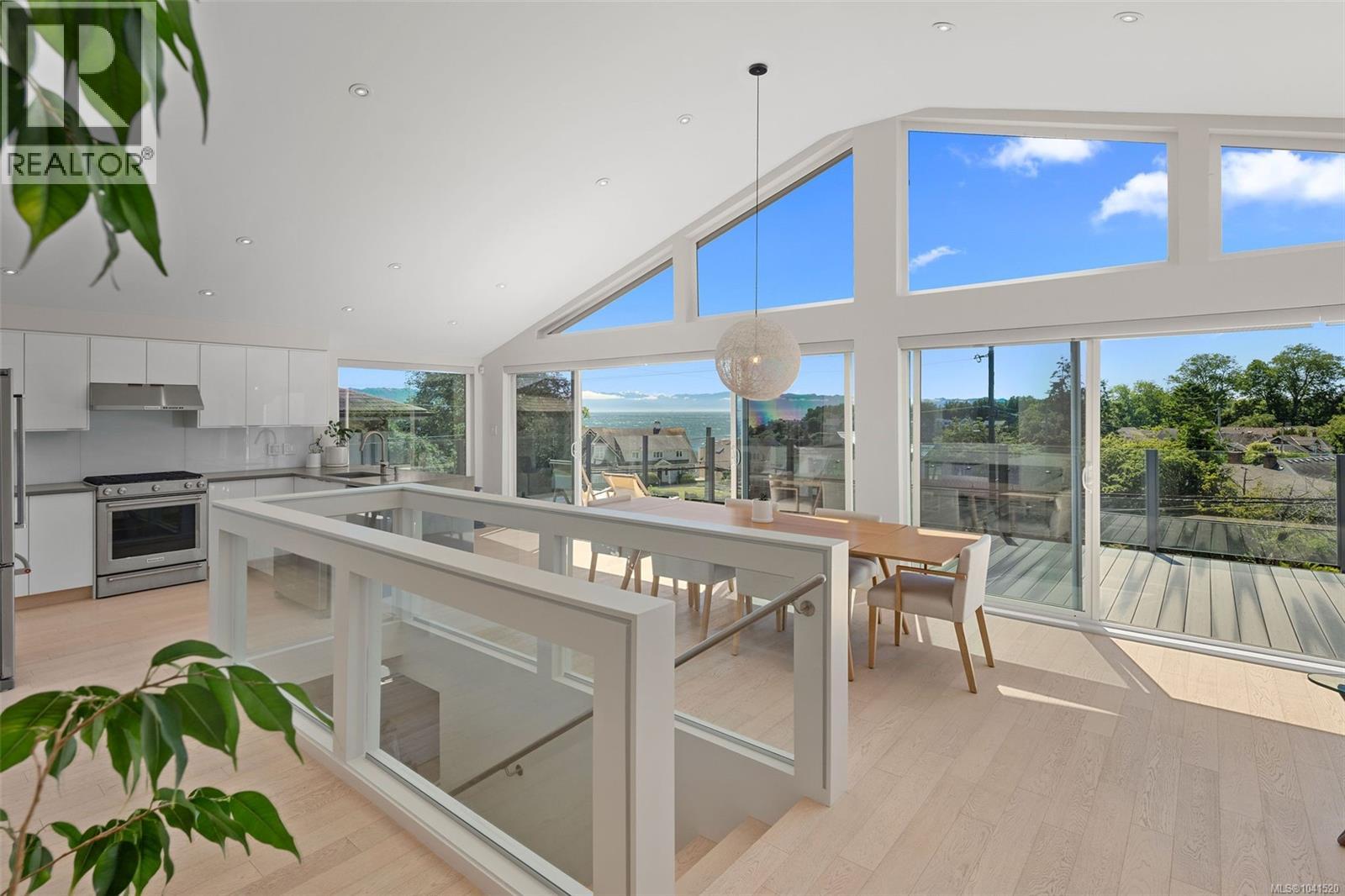  321 Foul Bay Road, Oak Bay