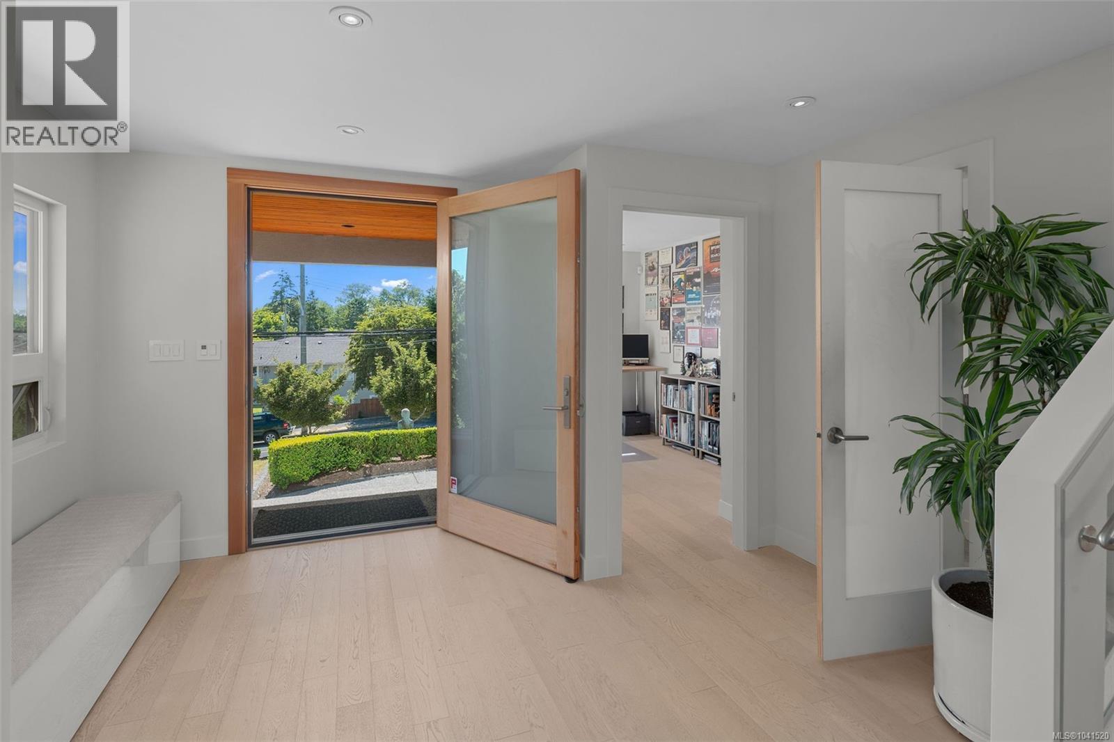  321 Foul Bay Road, Oak Bay