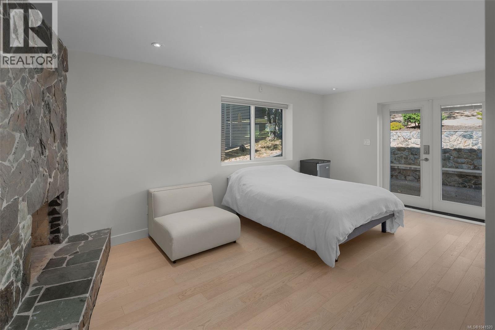  321 Foul Bay Road, Oak Bay