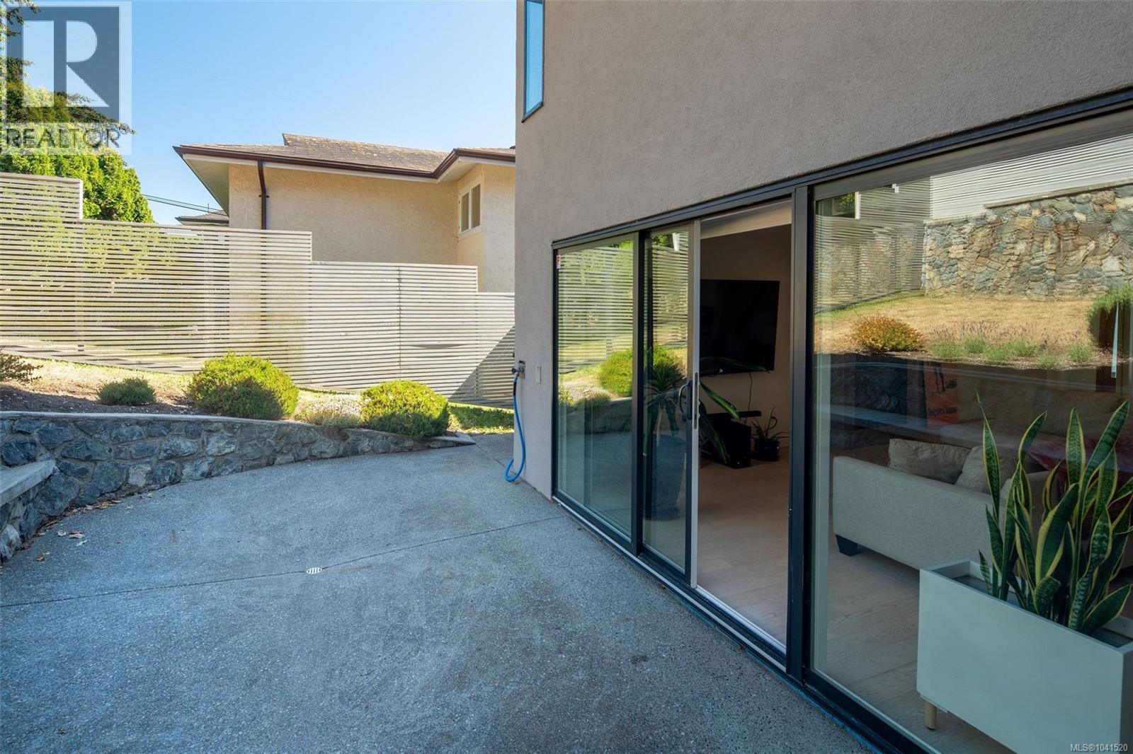  321 Foul Bay Road, Oak Bay