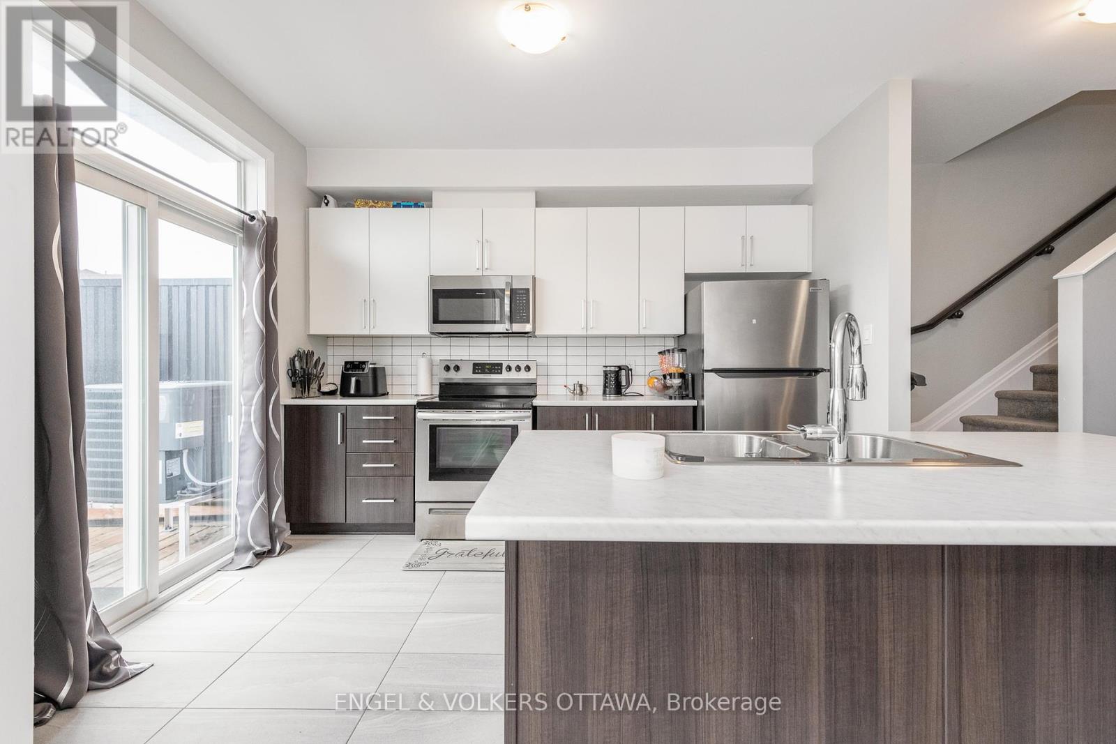 2 Bed, 2 Bath House for Sale in Ottawa – 517 GALMOY WAY, Ottawa – MLS# X13491434 - Image 14