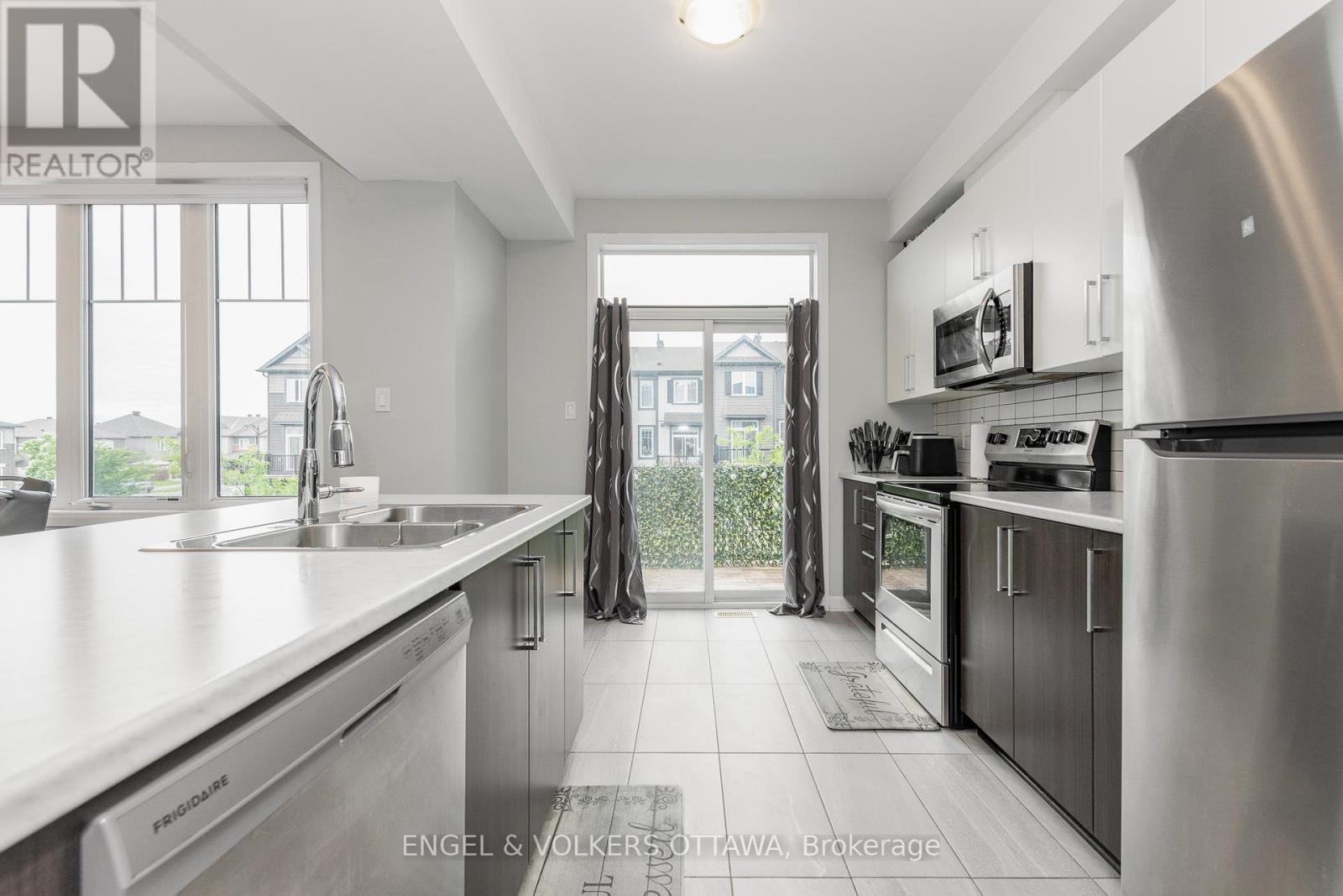 2 Bed, 2 Bath House for Sale in Ottawa – 517 GALMOY WAY, Ottawa – MLS# X13491434 - Image 16