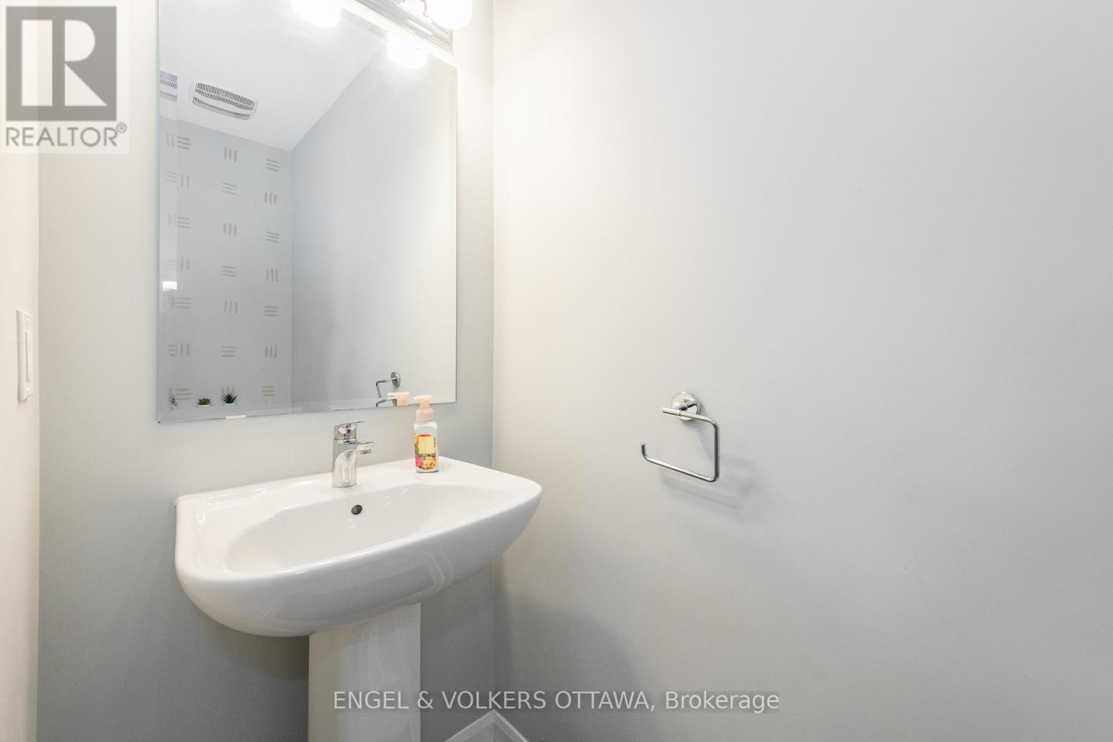 2 Bed, 2 Bath House for Sale in Ottawa – 517 GALMOY WAY, Ottawa – MLS# X13491434 - Image 28