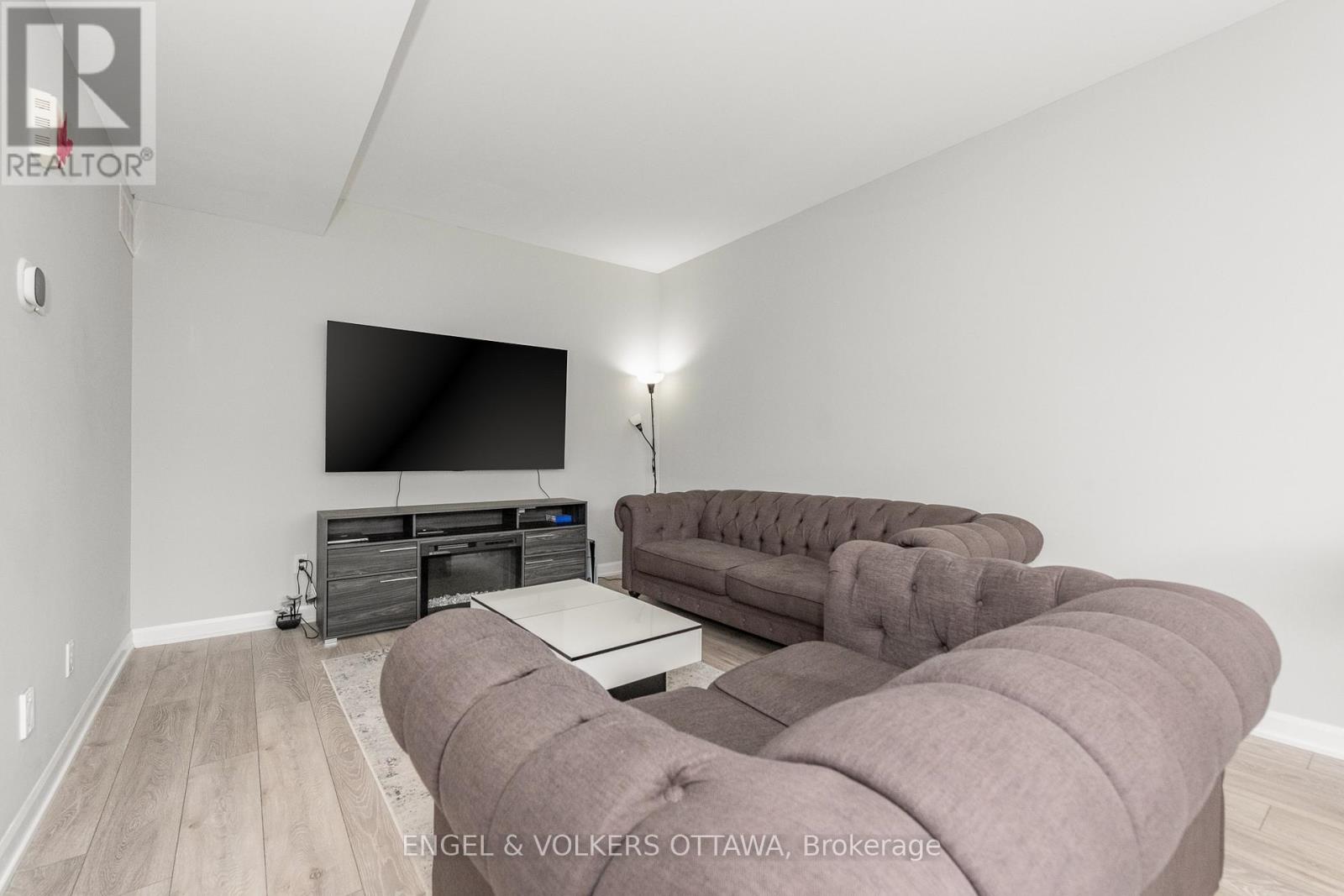 2 Bed, 2 Bath House for Sale in Ottawa – 517 GALMOY WAY, Ottawa – MLS# X13491434 - Image 7