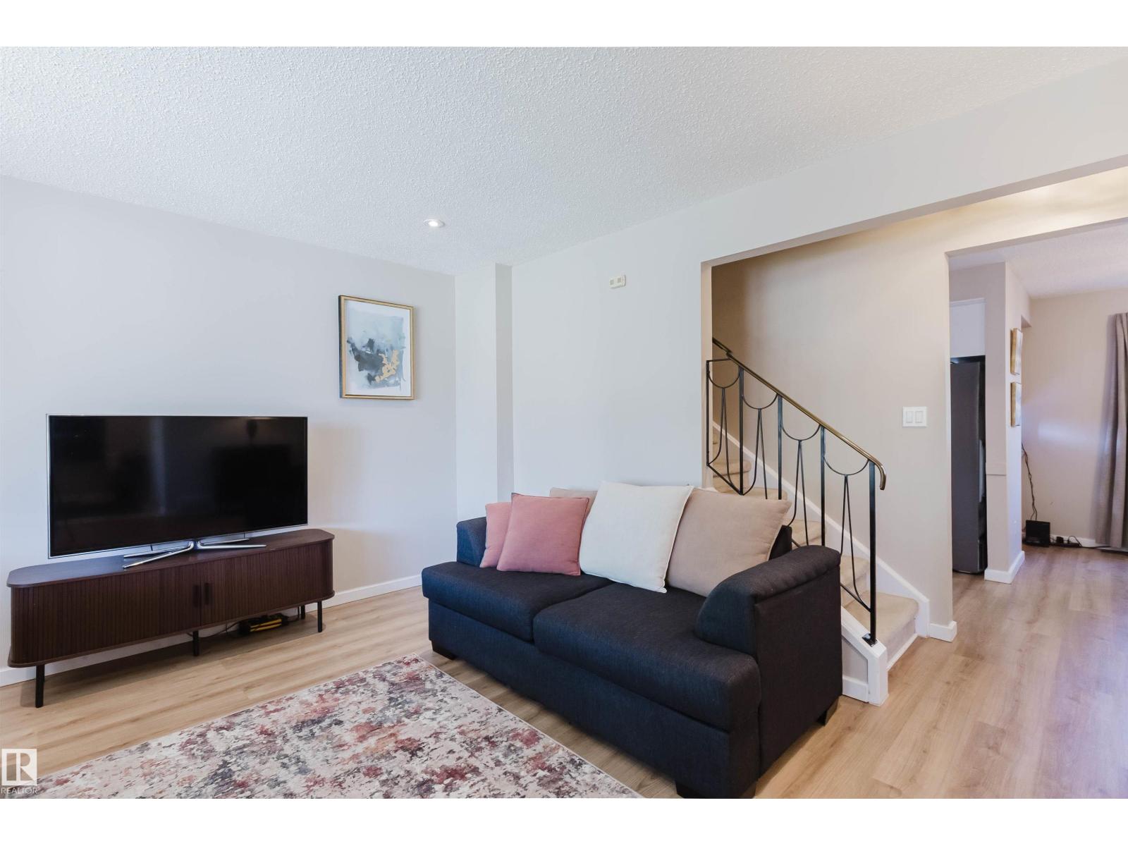 10946 BEAUMARIS RD NW - 4