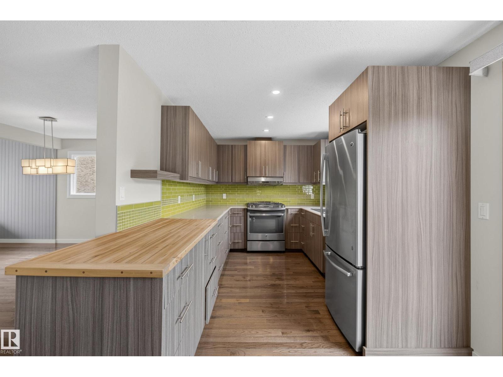 2712 104 ST NW - 16