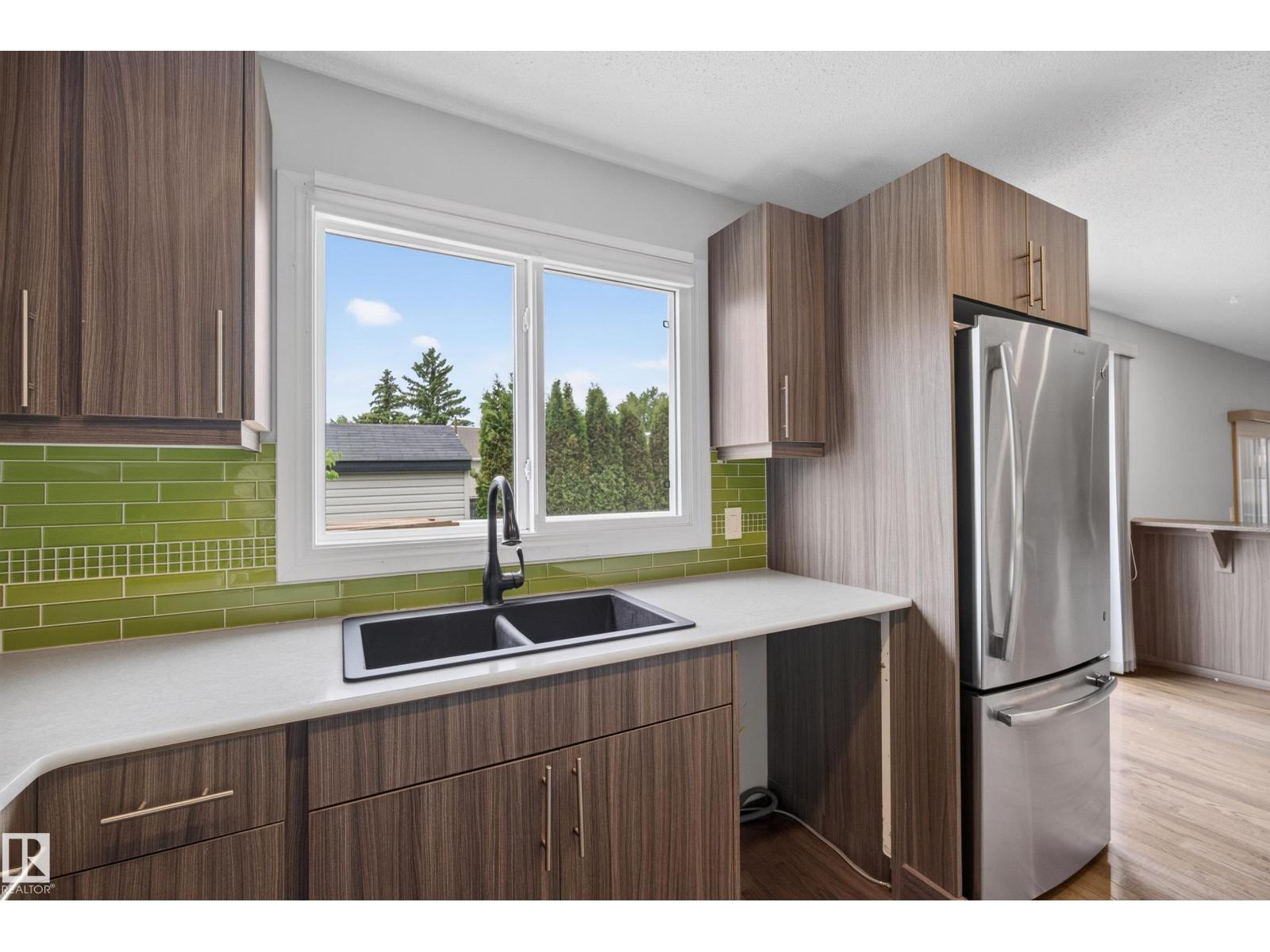 2712 104 ST NW - 18