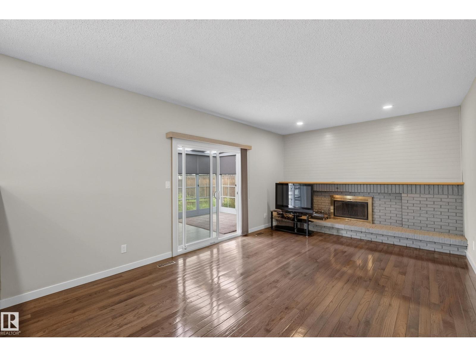 2712 104 ST NW - 20