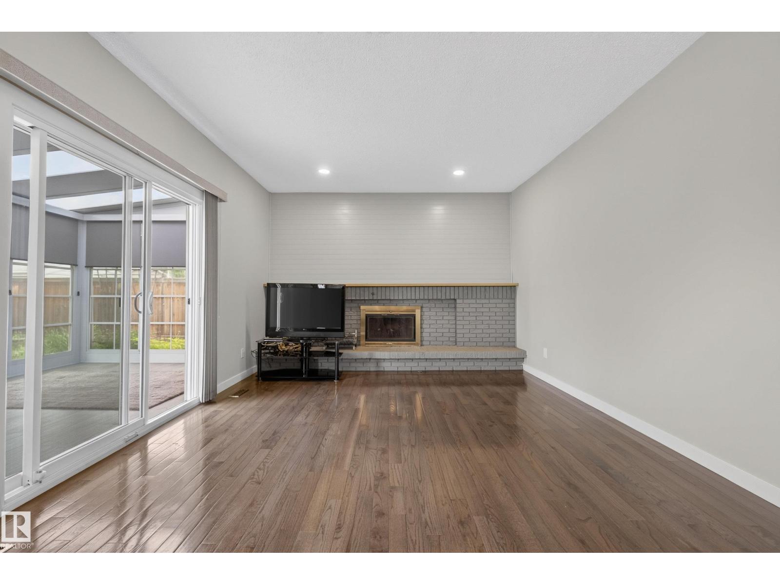 2712 104 ST NW - 21