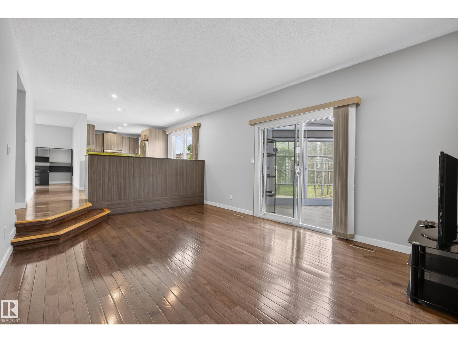 2712 104 ST NW - 22