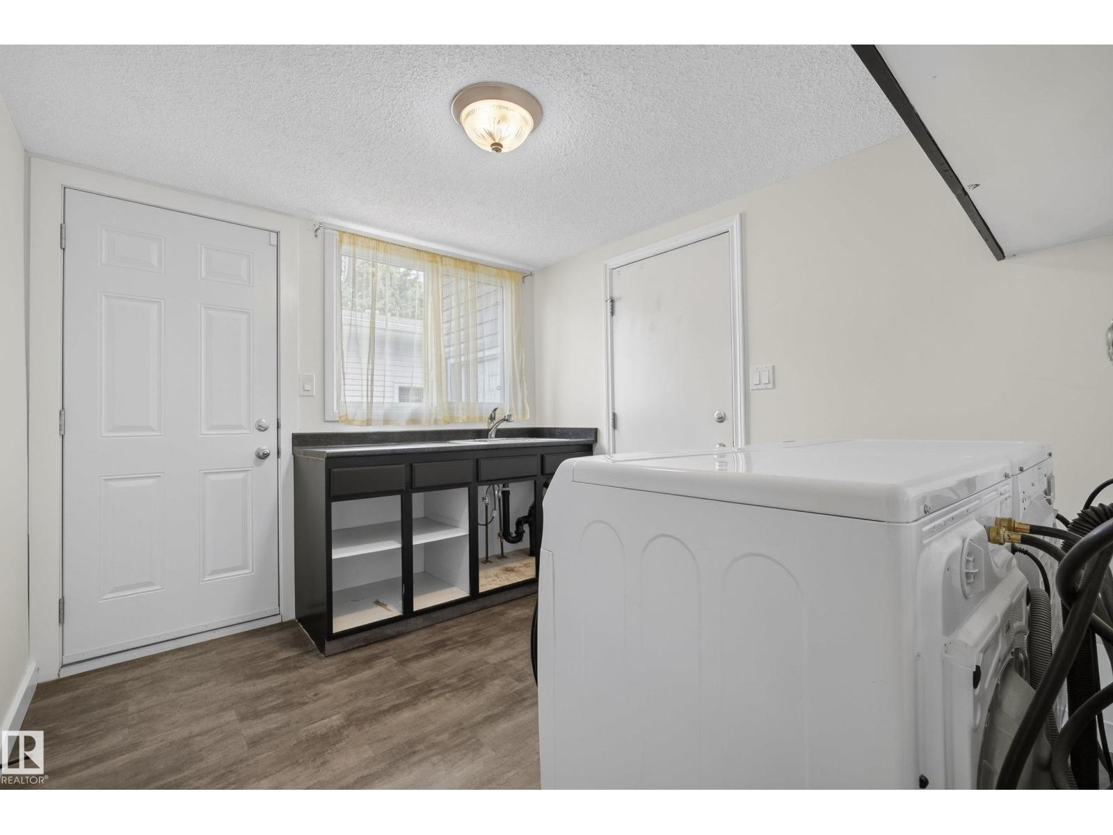 2712 104 ST NW - 26