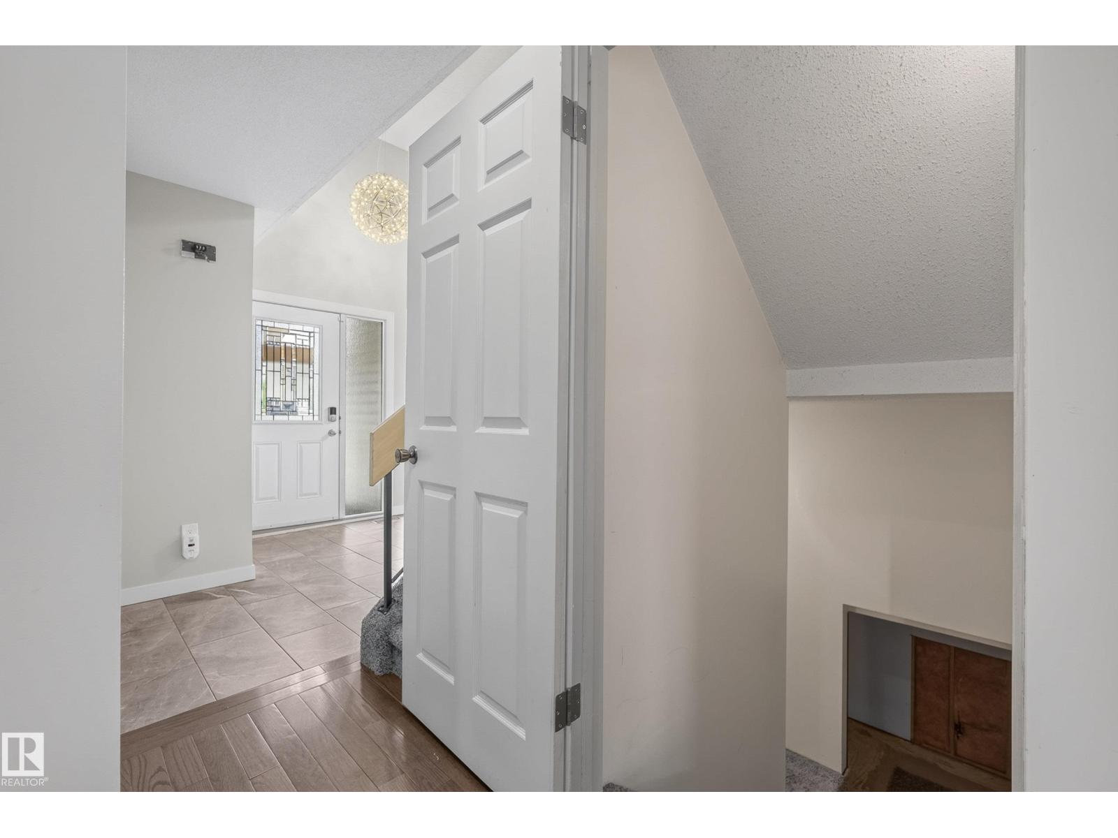2712 104 ST NW - 45