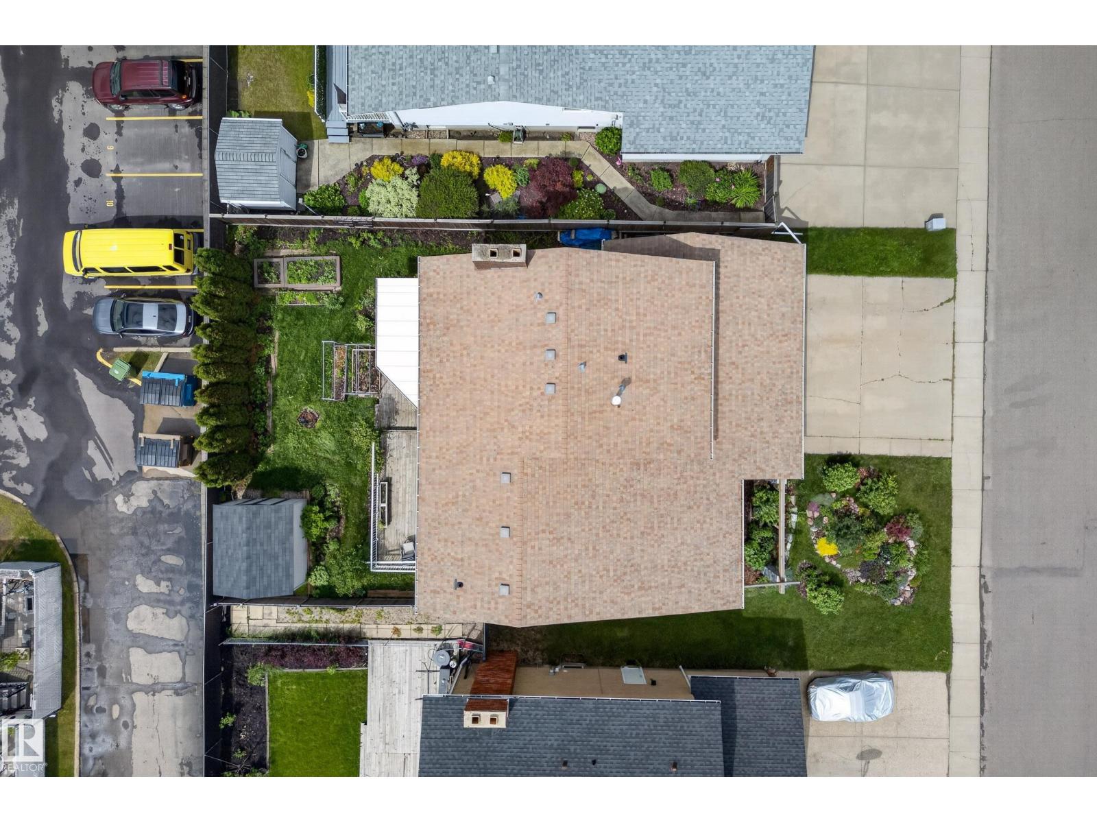 2712 104 ST NW - 5
