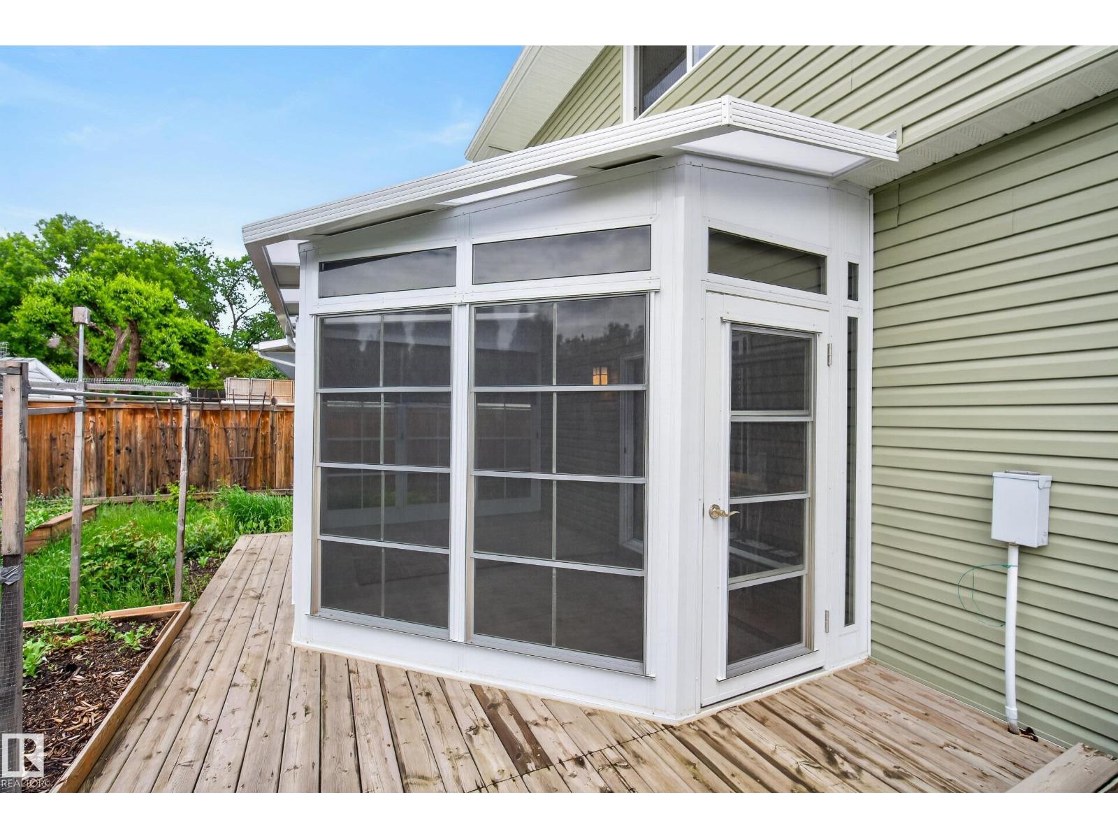 2712 104 ST NW - 51