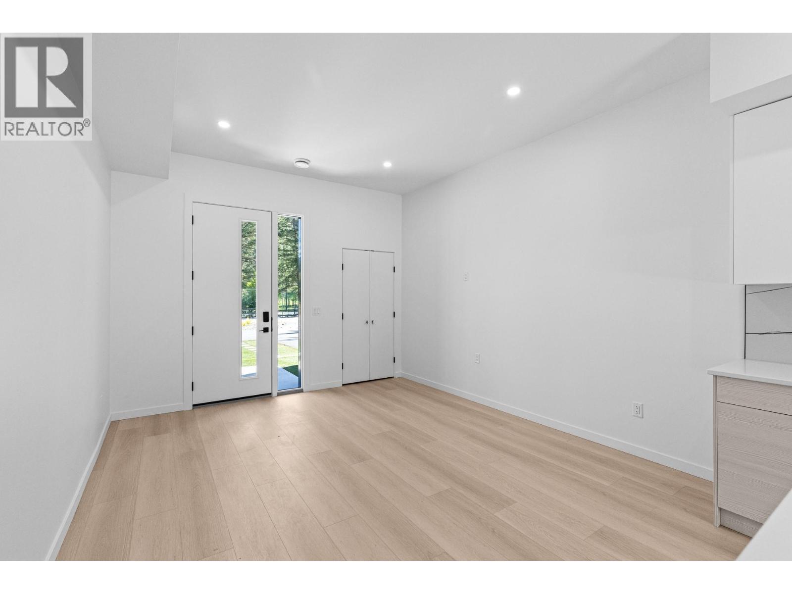 #2 9188 Tronson Road - 19