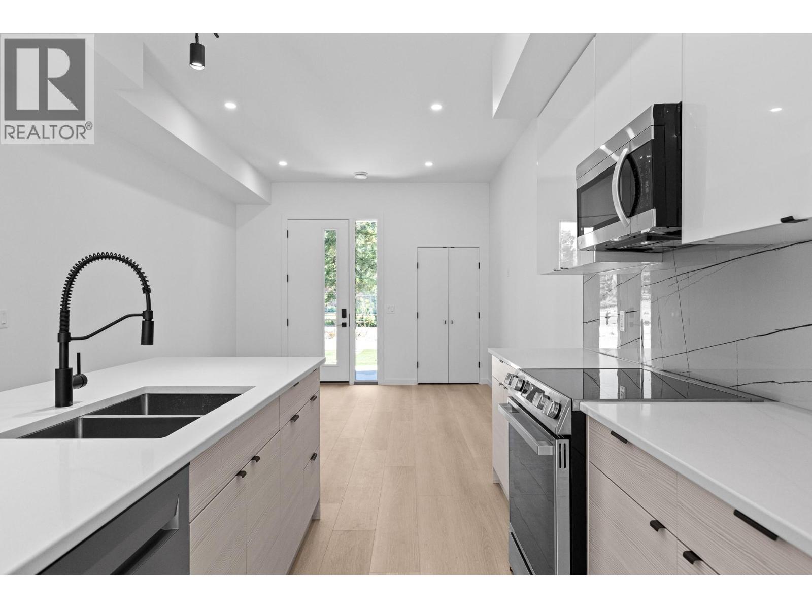 #2 9188 Tronson Road - 11