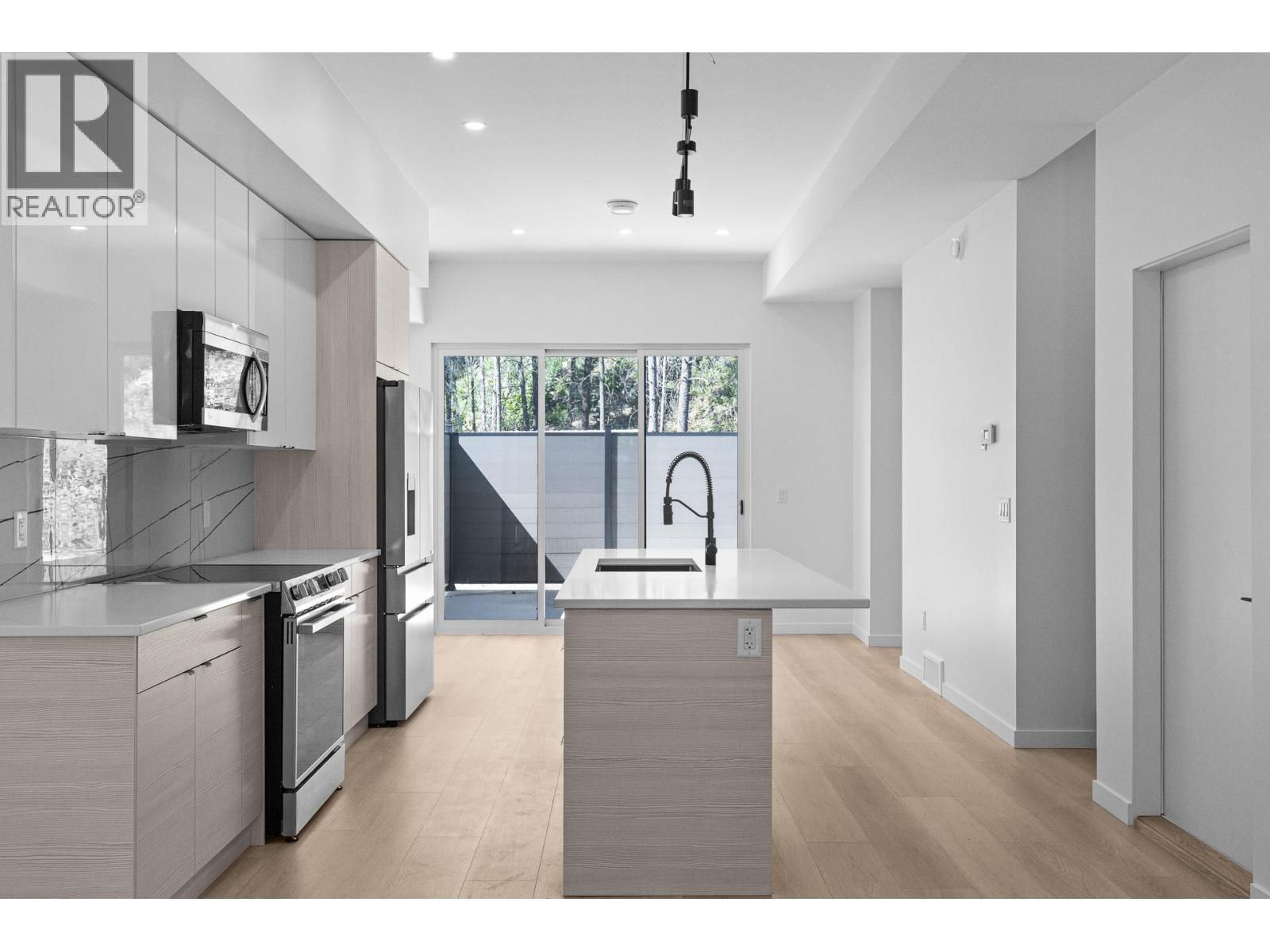 #2 9188 Tronson Road - 12