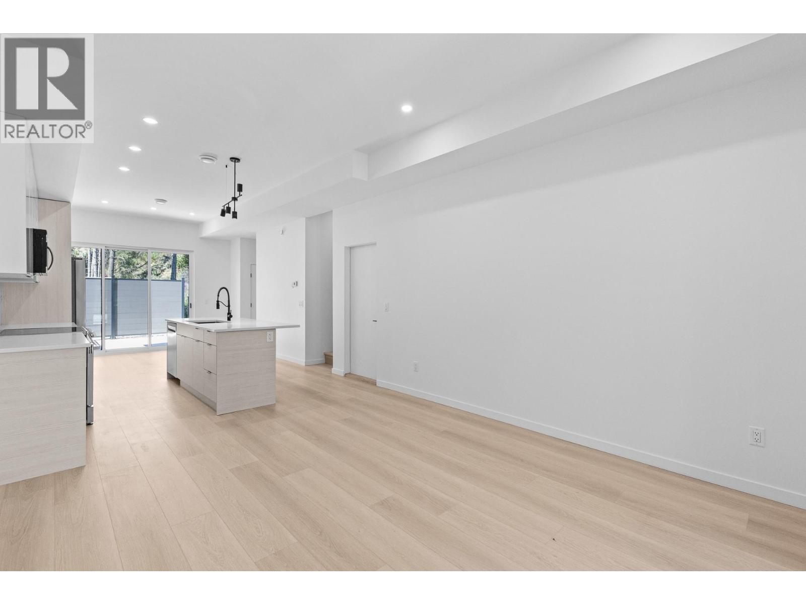 #2 9188 Tronson Road - 17