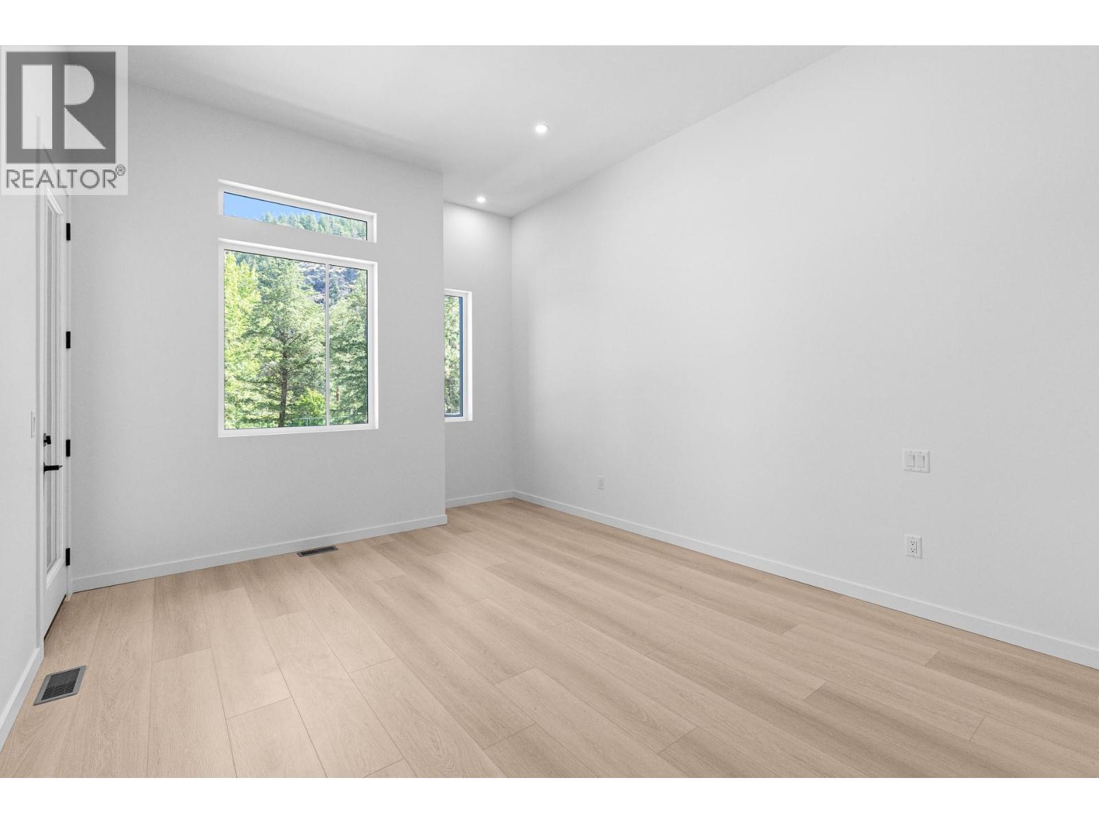 #2 9188 Tronson Road - 30