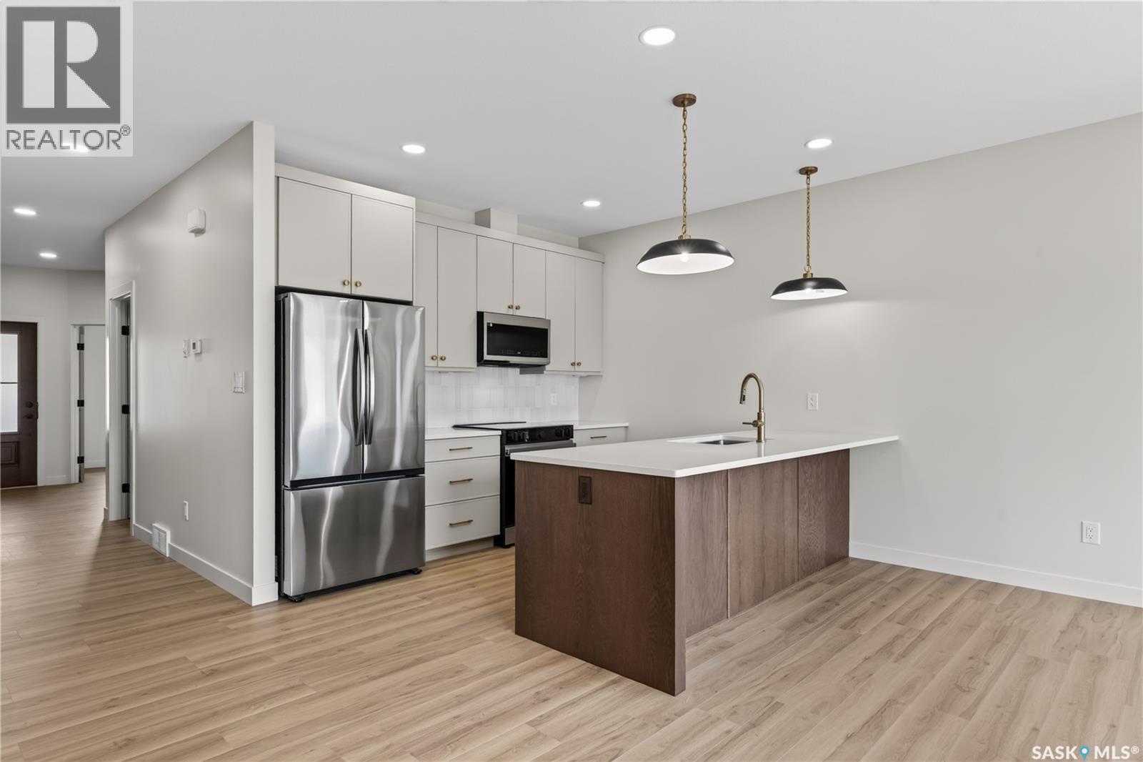223 Babington AVENUE E - 24