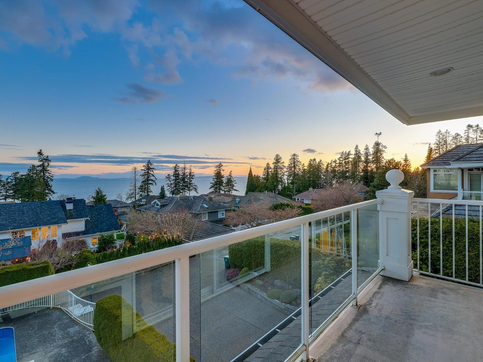 13518 MARINE DRIVE, Surrey