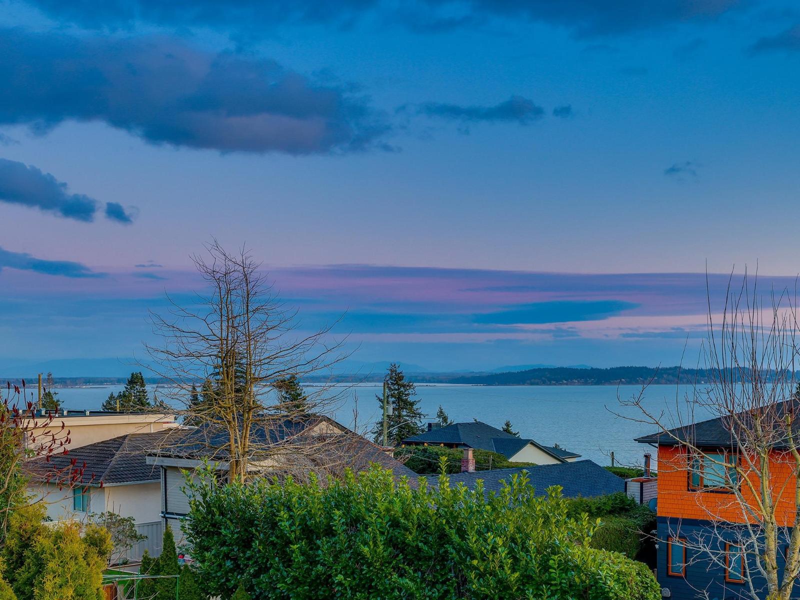 13518 MARINE DRIVE, Surrey