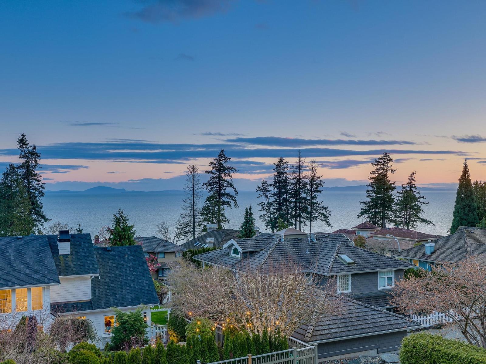 13518 MARINE DRIVE, Surrey