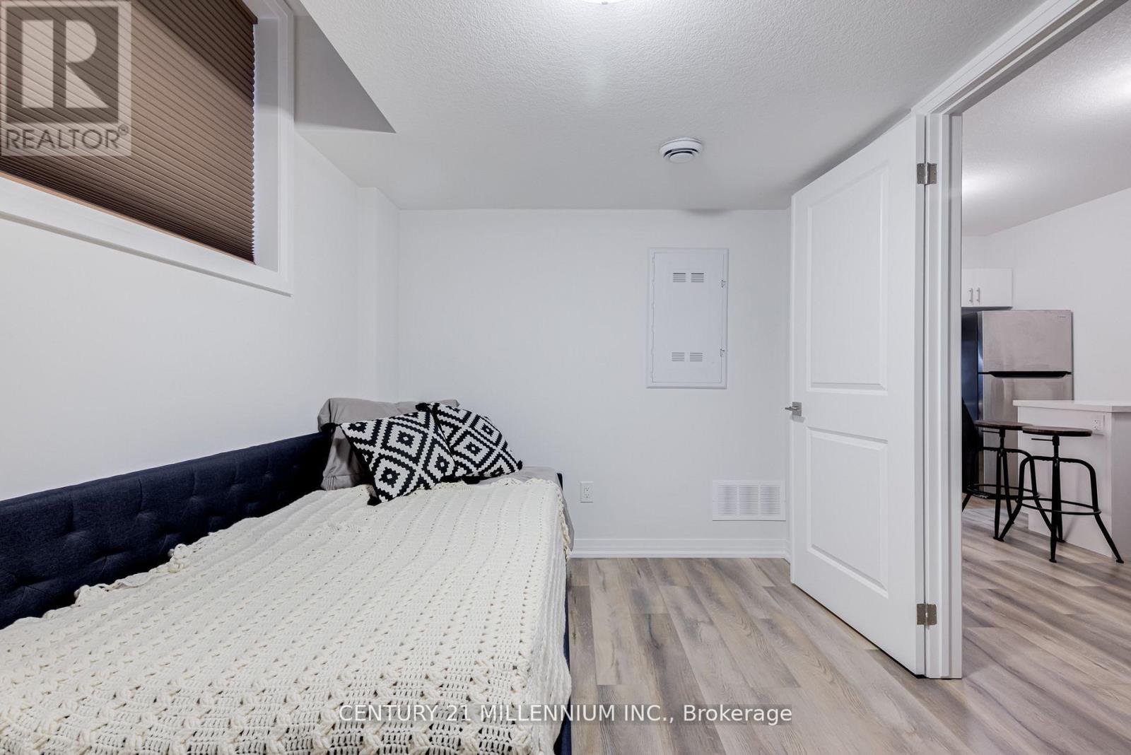 #102 6705 CROPP STREET E - 16